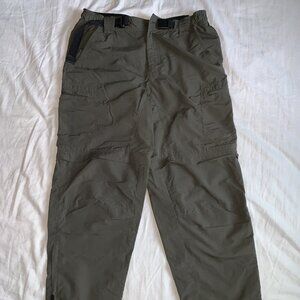 EDDIE BAUER NYLON GREEN CARGO PANTS  SIZE 30 MENS